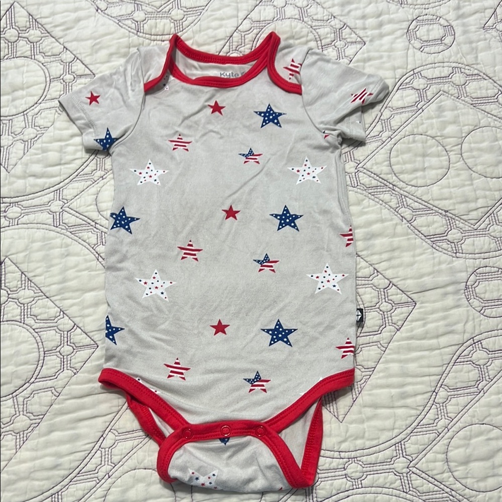Kyte Baby 12-18 mo Star Bodysuit